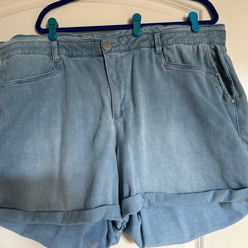 Democracy Ab Solution Skyrise Cuffed Short